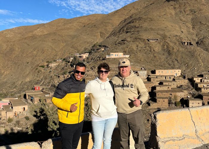 Somos uma agência de viagens sediada no Marrocos, dedicada a criar experiências únicas e personalizadas para viajantes de língua portuguesa. Desde os mercados vibrantes de Marrakech até os oásis serenos do Saara, nós cuidamos de cada detalhe para que sua jornada seja perfeita.